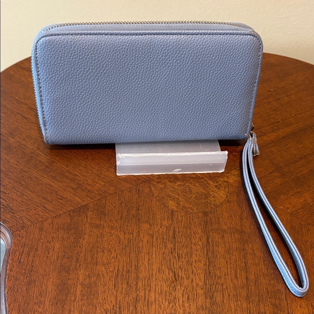 Adrienne Vittadini Periwinkle Zip Wallet  pebbled leather / vegan trim& interior - Picture 6 of 13